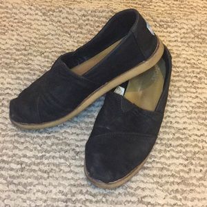 Black suede Toms
